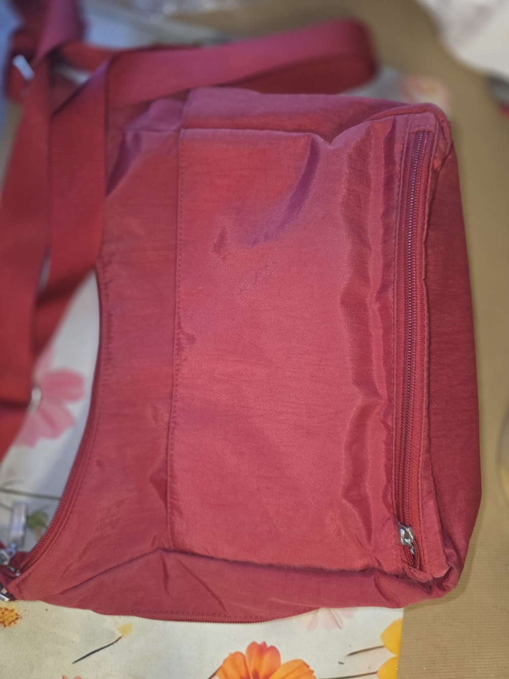 Baggallini Red Nylon Crossbody Shoulder Bag - Picture 4 of 4